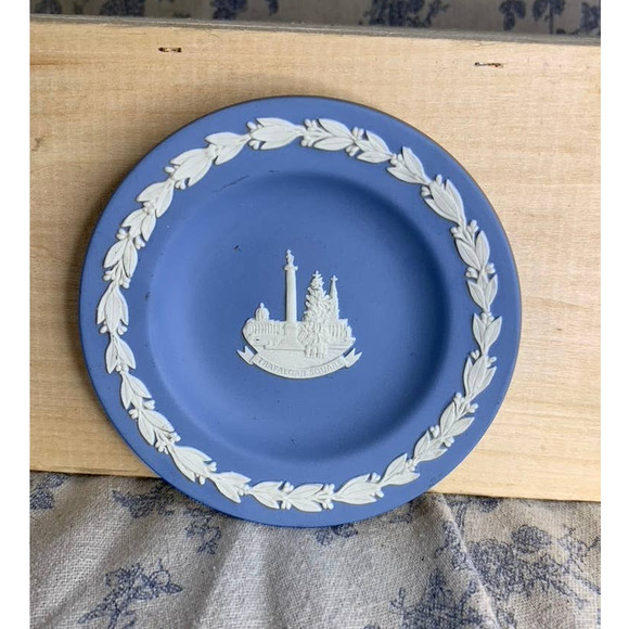 Wedgwood Jasperware Trafalgar Square 4.5" Plate Trinket Dish - Picture 1 of 5